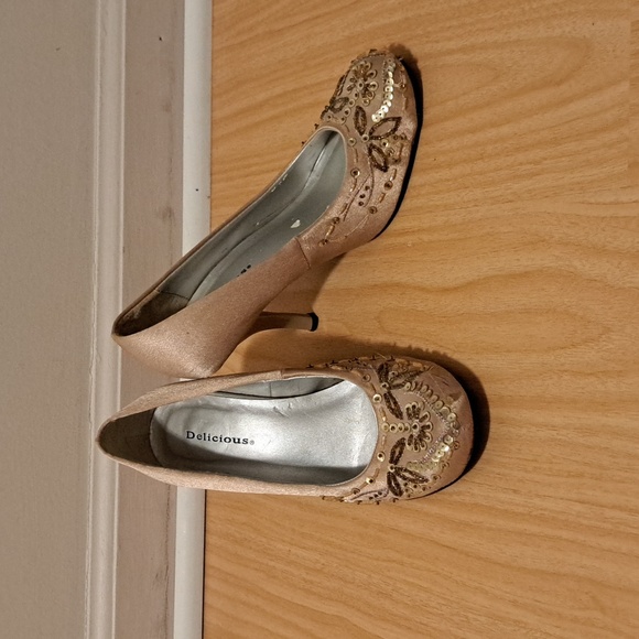 Delicious Shoes - Gold occasion pumps